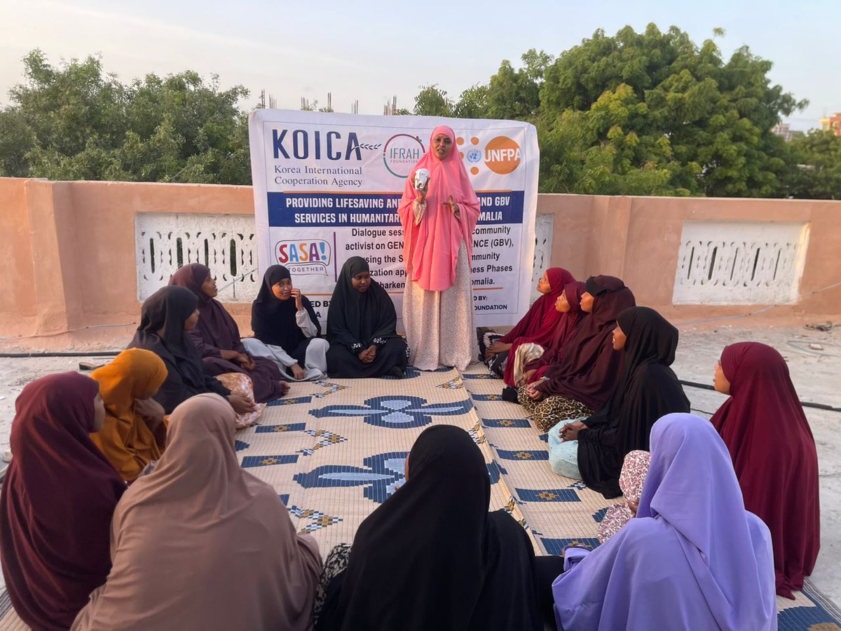 IfrahFoundation's tweet image. Local community activists in Dharkenley came together to reflect on their powerful role in preventing FGM. Using #SASATogether model, they’re leading community-driven change, breaking the silence, challenging harmful norms &amp;amp; protecting girls’ rights. Supported by @UNFPA_SOMALIA.