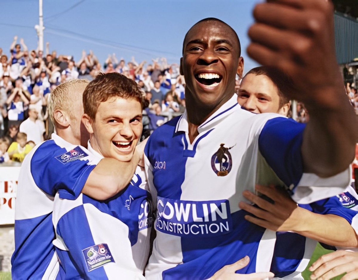 110 goals between them 🔥 

• 72 goals in 174 games for Cureton 
• 38 goals in 78 games for Roberts

[Wikipedia]

Unfortunately they were a little before my time, so I never got to watch them live. Like many, I only have video clips to go off of!

So, for the Gasheads that did