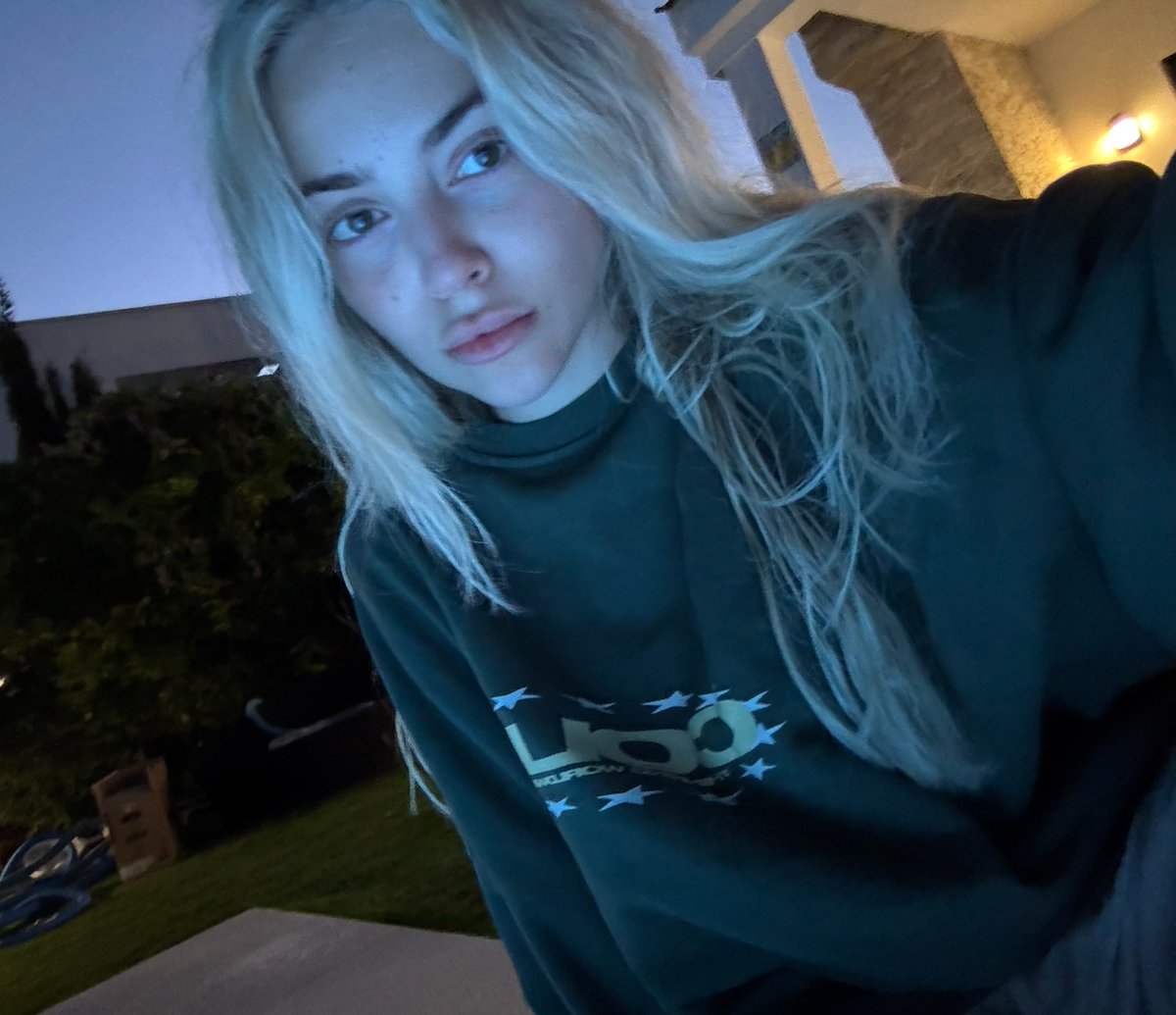 Ana Mena (@anamenamusic) on Twitter photo 