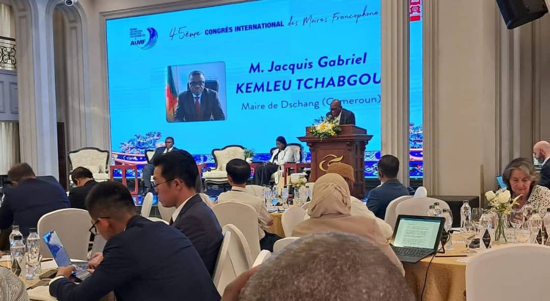 Enjeux urbains et développement durable : Jacquis Gabriel Kemleu Tchabgou, maire de Dschang (ouest-Cameroun) vante son expertise à Hué (Vietnam) dlvr.it/TL0jGM #DevDurable