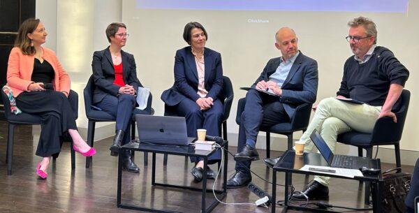 CeremaCom's tweet image. 🗞️Retour sur la 3e conférence des #MatinalesProspective "Le #changementclimatique, un enjeu de taille pour les #métropoles" dans @regionsmag
📅18 juin : table ronde sur l’usage de l’eau organisée par la #SEIN @IndustrieFrance et le #Cerema
regionsmagazine.com/articles/le-ch…