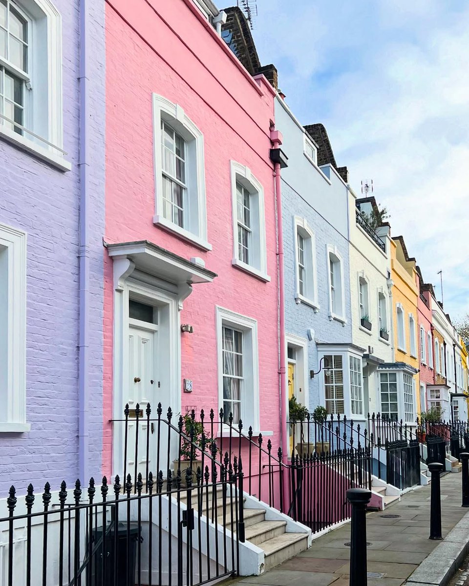 Brightening up your feed, one beautiful London street at a time🌈 [📸 <a href="/lililondoner/">Lili Londoner</a>] #LondonMakesItPossible #VisitLondon  ow.ly/LhlG50VWgxB