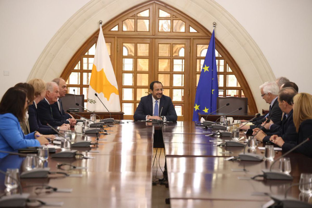 Προεδρία της ΚΔ (@cypresidency) on Twitter photo 📍 Συνάντηση του Προέδρου της 🇨🇾 Δημοκρατίας <a href="/PresidentCYP/">President of the Republic of Cyprus</a> <a href="/Christodulides/">NikosChristodoulides</a> με αντιπροσωπεία της βρετανικής κοινοβουλευτικής Διακομματικής Ομάδας για την Κύπρο, στο Προεδρικό Μέγαρο. 📍 Συνάντηση του Προέδρου της 🇨🇾 Δημοκρατίας <a href="/PresidentCYP/">President of the Republic of Cyprus</a> <a href="/Christodulides/">NikosChristodoulides</a> με αντιπροσωπεία της βρετανικής κοινοβουλευτικής Διακομματικής Ομάδας για την Κύπρο, στο Προεδρικό Μέγαρο.
