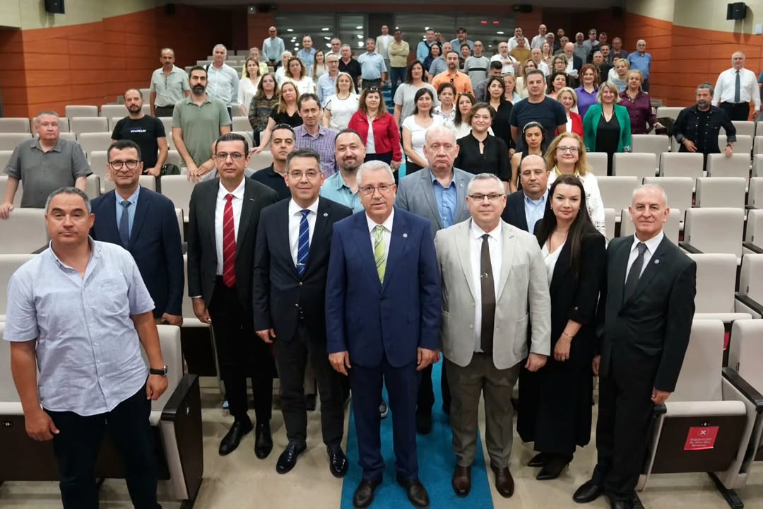 Ege Üniversitesi Su Ürünleri Fakültesi (@eu_sufak) on Twitter photo #repostedfrom <a href="/ProfNecdetBudak/">Prof.Dr.Necdet BUDAK</a>
....................
Su Ürünleri Fakültesi Dekanlık görevine atanan Prof. Dr. Halil Şen'i makamında ziyaret ettik. #repostedfrom <a href="/ProfNecdetBudak/">Prof.Dr.Necdet BUDAK</a>
....................
Su Ürünleri Fakültesi Dekanlık görevine atanan Prof. Dr. Halil Şen'i makamında ziyaret ettik.