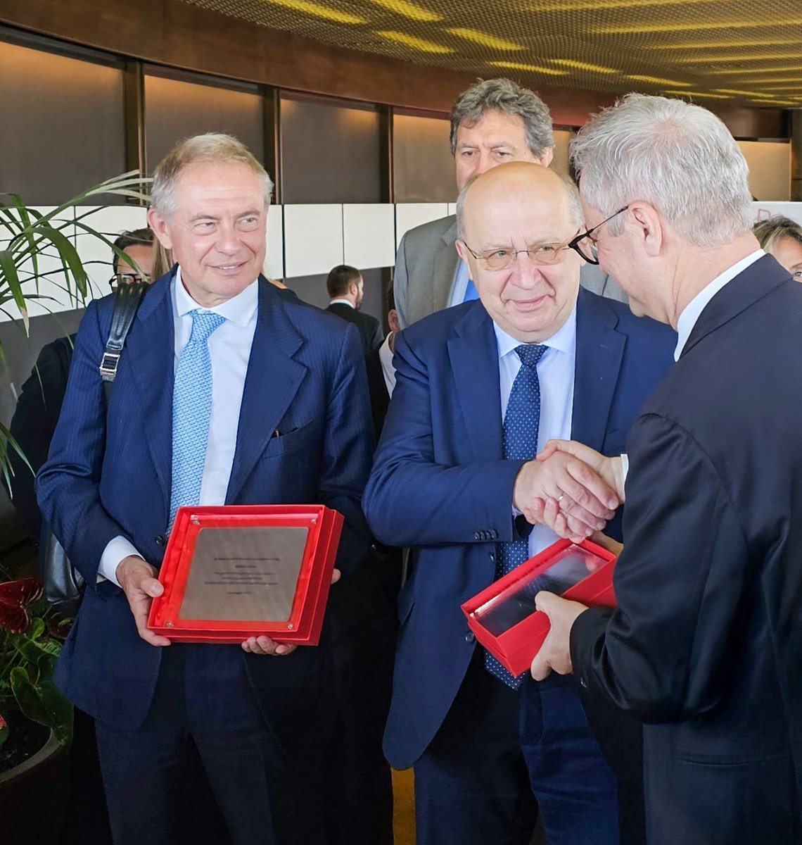 Leonardo Space (@ldo_space) on Twitter photo Today, we had the honour of welcoming European Commissioner for Defence and Space <a href="/KubiliusA/">Andrius Kubilius</a> and Minister for Enterprises and Made in Italy <a href="/adolfo_urso/">Adolfo Urso</a>, who were greeted by <a href="/massimoc_square/">Massimo c comparini</a>, Managing Director of #Leonardo’s Space Division, along with the top executives of Today, we had the honour of welcoming European Commissioner for Defence and Space <a href="/KubiliusA/">Andrius Kubilius</a> and Minister for Enterprises and Made in Italy <a href="/adolfo_urso/">Adolfo Urso</a>, who were greeted by <a href="/massimoc_square/">Massimo c comparini</a>, Managing Director of #Leonardo’s Space Division, along with the top executives of