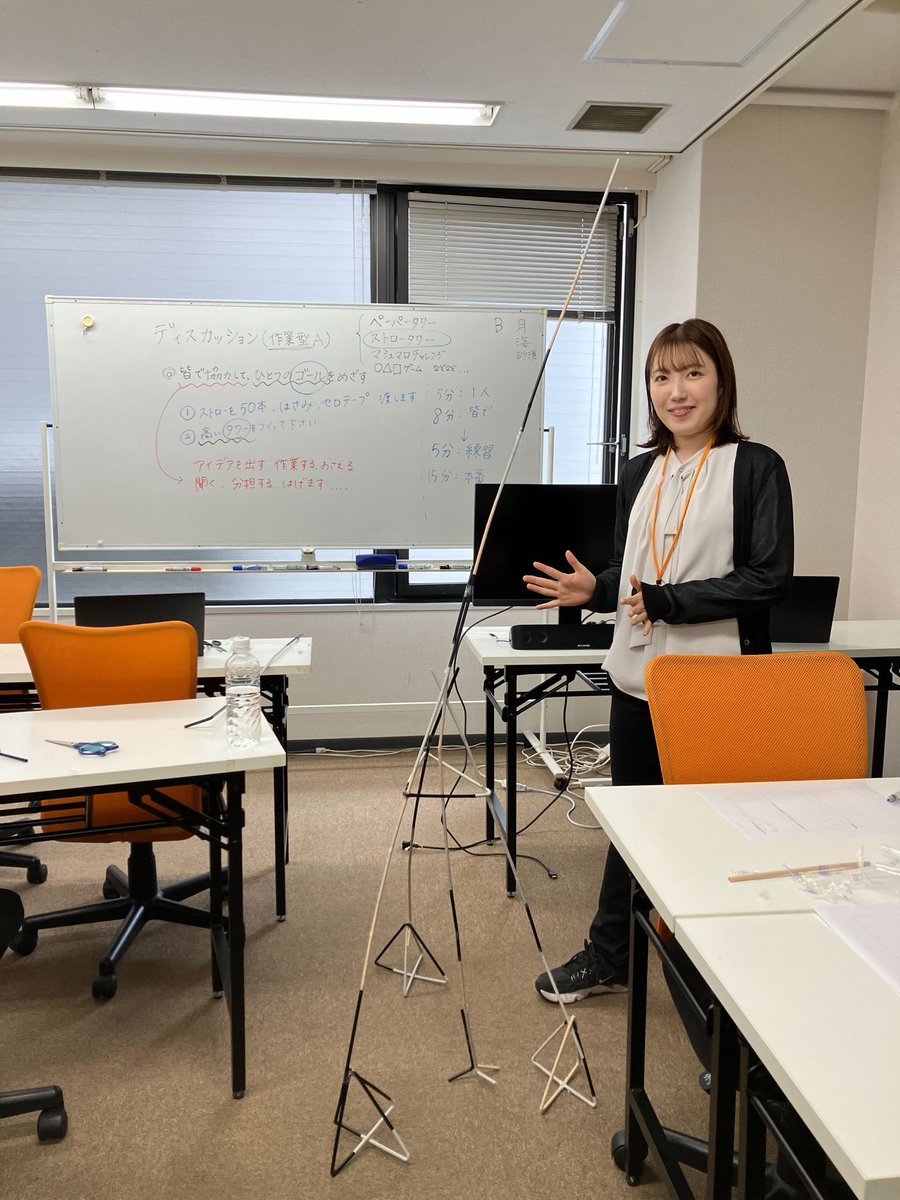 CONNECTtoyonaka's tweet photo. 火曜日お疲れ様です！

今日はディスカッション作業型で「ストロータワー」に取り組みました！
50本のストロー&amp;30分程度で、どれだけ高く建てられるかを話し合いながら作業してもらいます💪

結果、素晴らしいチームワークで過去1と言っても過言ではない186cmを叩き出しました！🗼✨ https://t.co/oG3aJW5PUi