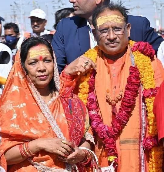 प्रदेश के यशस्वी मुख्यमंत्री आदरणीय श्री विष्णुदेव साय जी एवं उनकी जीवनसंगिनी भाभी श्रीमती कौशल्या विष्णु देव साय जी को वैवाहिक वर्षगांठ की हार्दिक शुभकामनाएँ ।
💐🙏
<a href="/vishnudsai/">Vishnu Deo Sai</a>