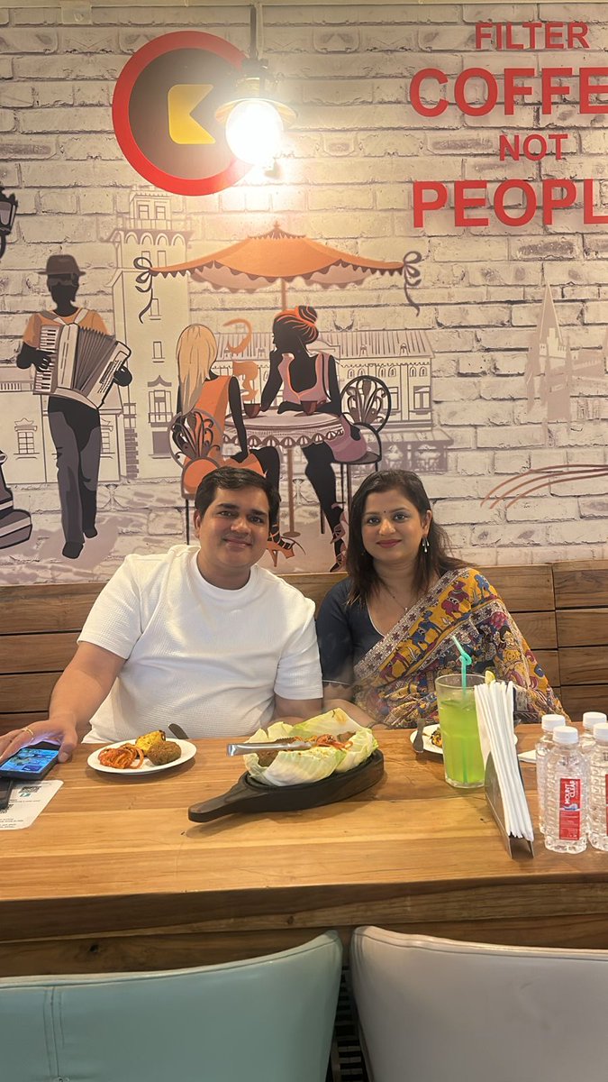 kwality_cafe's tweet photo. Every bite tells a story, and your smiles say it all — thanks for making our place feel like home!

#FoodWithFeels #HappyEaters #CafeLove #TummyFullHeartsFull #MomentsThatMatter #GoodFoodGoodMood

#KwalityKeepsQuality
#WeBakeMemories https://t.co/7hP39djsLF