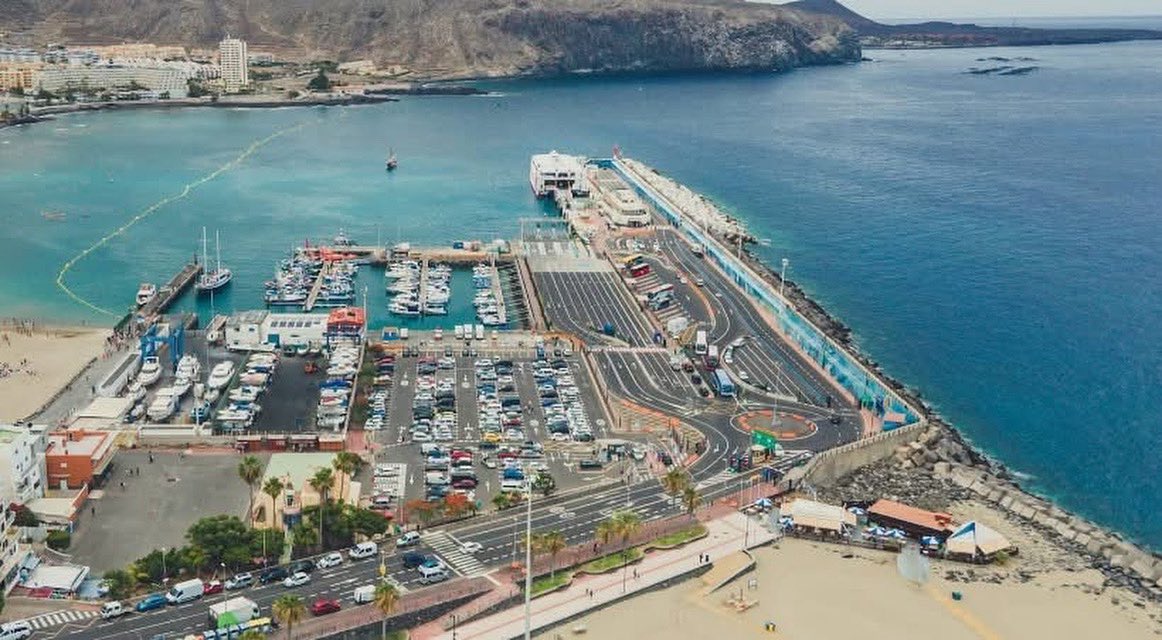 🔵 No a la ampliación del Puerto de Los Cristianos
Desde AECPA argumentamos nuestra posición al respecto del debate abierto sobre la posible ampliación del Puerto de Los Cristianos.
ℹ️ empresariosdearona.com/2025/05/25/no-…