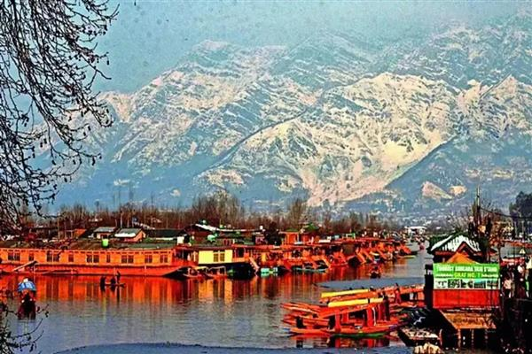 afrahshah1's tweet photo. The #KashmirTourism industry has launched a four-day high-profile event, the '#FameTour', starting today. A major highlight of this event is that #tourism stakeholders have announced a 50% discount on packages to encourage visitors to #VisitKashmir.
@ROUBLENAGI @rainarajesh https://t.co/TteNxyICEj