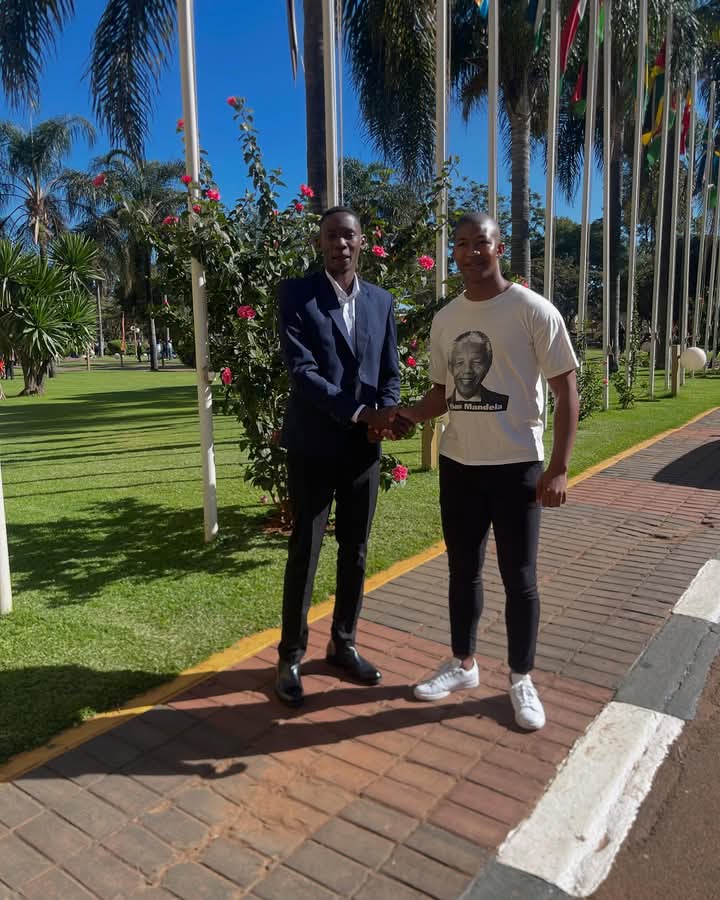 africa_congress's tweet photo. Thank you Zimbabwe πΏπΌ #IYSOLEF
#AYC #YouthEmpowerment
Asante sana viva Africa π viva H.E. Dr. Emmerson Dambudzo Mnangagwa. https://t.co/jEgTC4qR4H