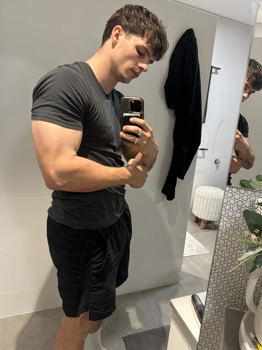 MasterLucaAU's tweet image. Who’s desperate enough to be drained tonight? I’m in the mood to take.

#Findom #CashMaster #DrainMeDaddy #PayPig #TributeNow #WalletDrain #ObeyAndPay #AussieFindom #CashDomination