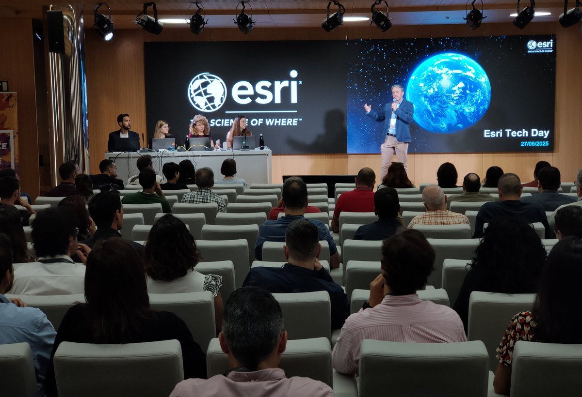 ¡Arranca el #EsriTechDay 2025 de la mano de nuestro CTO <a href="/aitorcalero/">Aitor Calero García 🇪🇸 🇪🇺 🇺🇳 🌍</a>! Hoy conoceremos las novedades que ha traído el sistema #ArcGIS y sus capacidades: #GeoAI, imágenes, IoT... 🌍 <a href="/Esri_Spain/">Esri España</a>