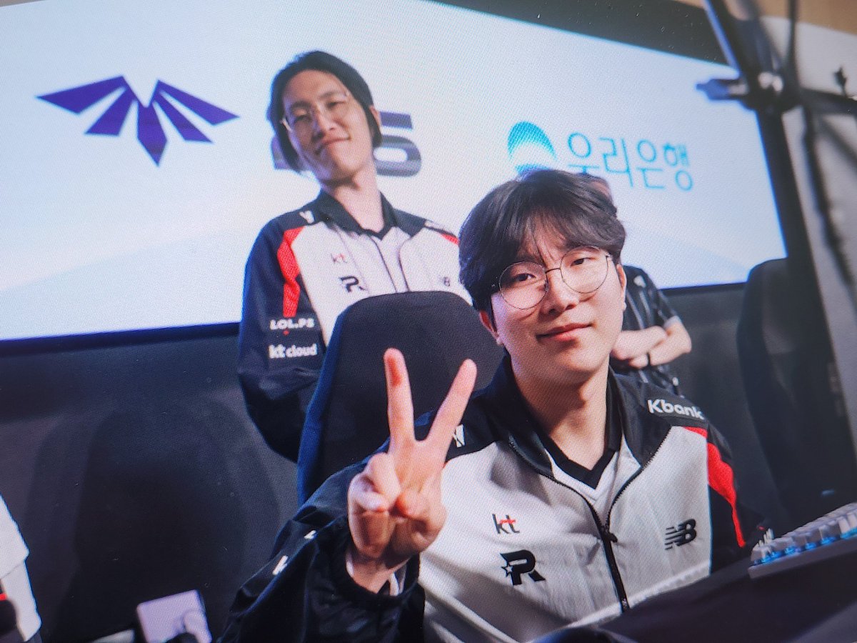 1+1 파덕과 라일락 코치
오늘의 LCK CL 첫 경기는 KT와 한화생명