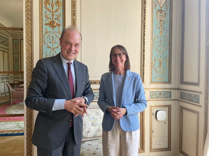 Anne Sherriff (@annesherriffhma) on Twitter photo The UK is committed to Green Growth 🌎
I was delighted to host 🇧🇪Special Envoy for Climate & Environment
<a href="/Willem_vdVoorde/">Willem van de Voorde</a>. Fascinating discussion on shared 🇬🇧 &🇧🇪ambition to tackle the climate crisis head on while protecting our industry.
🙏Ambassador for sharing your thoughts! The UK is committed to Green Growth 🌎
I was delighted to host 🇧🇪Special Envoy for Climate & Environment
<a href="/Willem_vdVoorde/">Willem van de Voorde</a>. Fascinating discussion on shared 🇬🇧 &🇧🇪ambition to tackle the climate crisis head on while protecting our industry.
🙏Ambassador for sharing your thoughts!