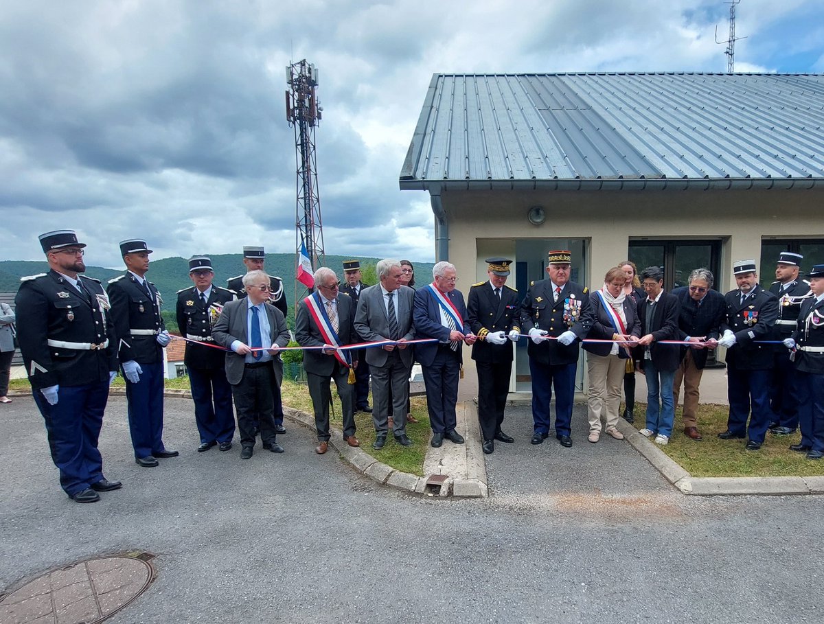 #Inauguration | 26/05, Alain BUCQUET @prefet08, a inauguré la brigade territoriale mobile de la Pointe des Ardennes en présence du général de corps d’armée KIM &amp; du colonel PELATAN.
Cette brigade permet de renforcer la sécurité de proximité et de faciliter l’accès aux démarches.