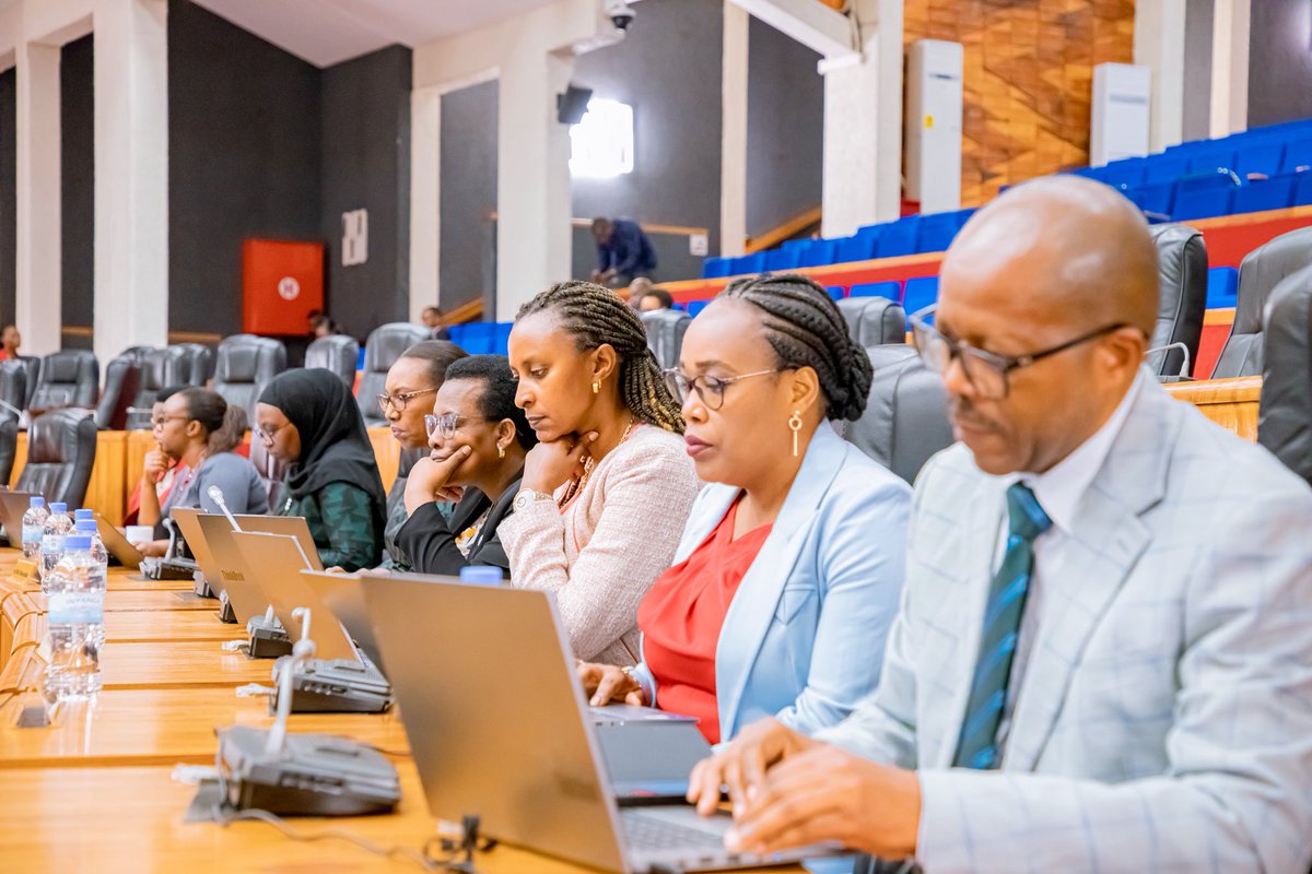 Inteko Rusange y'Umutwe w'Abadepite yasabye <a href="/RwandaFinance/">Ministry of Finance & Economic Planning</a> kwita ku nama n’ibitekerezo byatanzwe ku mbanzirizamushinga y'ingengo y'Imari ya Leta ya 2025/26 hamwe n'ingamba z'igihe giciriritse (MTEF2025/26-2027/28), bigakorwa mu gihe cyo gutegura umushinga w’itegeko ry’ingengo