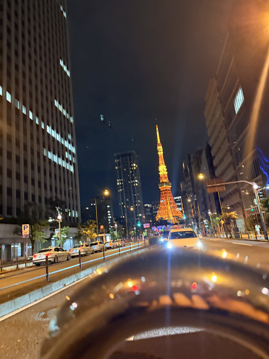 indomitable_val's tweet image. 昨日は地元の友人が九州行きを聞きつけ遊びに来てくれる出来事が・・・
ミニクーパーをオープンにして私達夫婦を連れ出してくれまして都内を意味もなくドライブ。昔話や暫く会っていない友人の近況など聞けて楽しかったです。
また1年後に会おうな!