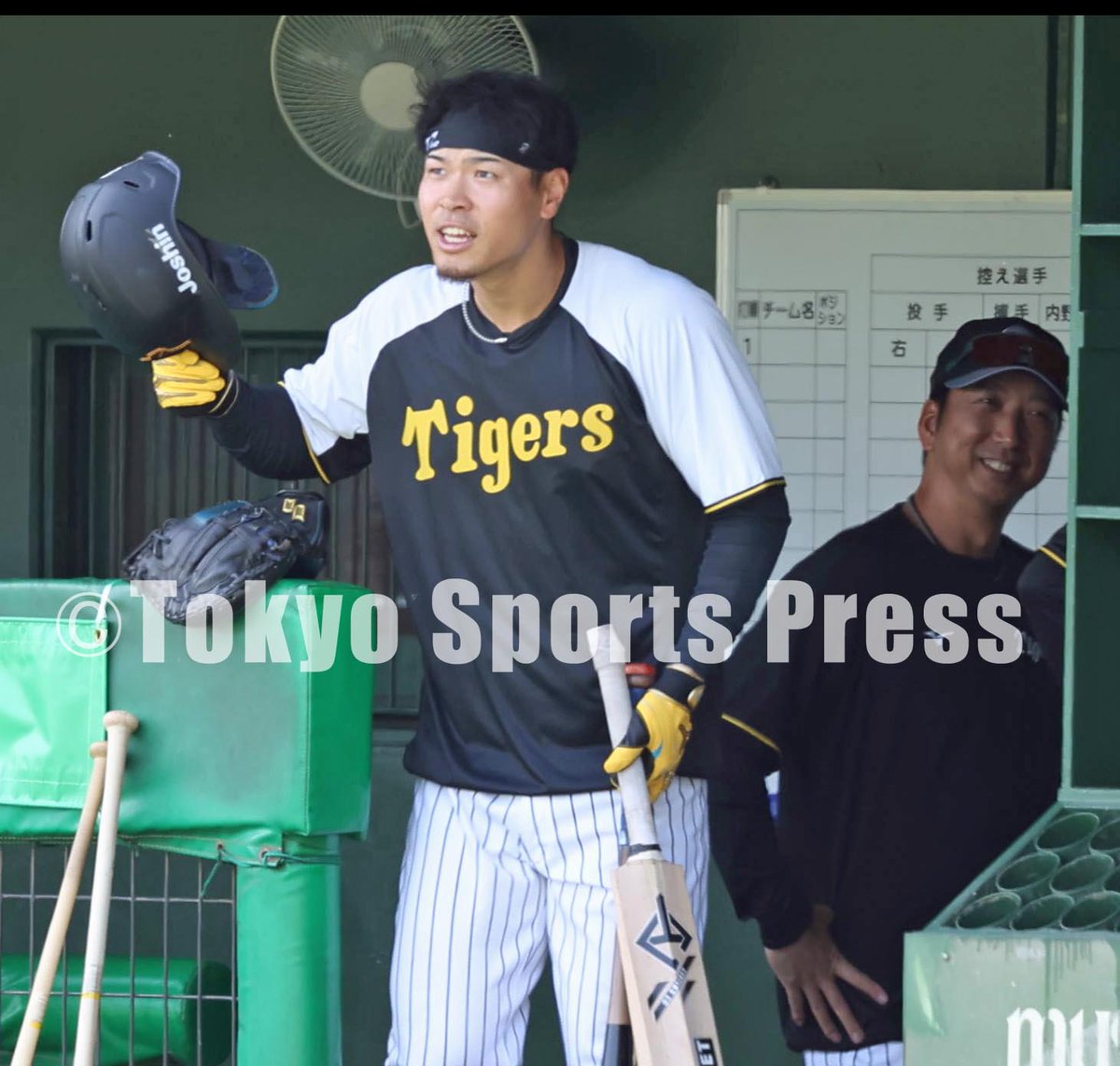 ボブルヘッドフィギュア森下翔太、佐藤輝明、藤川球児　2025 4体セット＋ハッピ 阪神が藤川監督、森下、佐藤輝、才木のボブルヘッド付きチケット