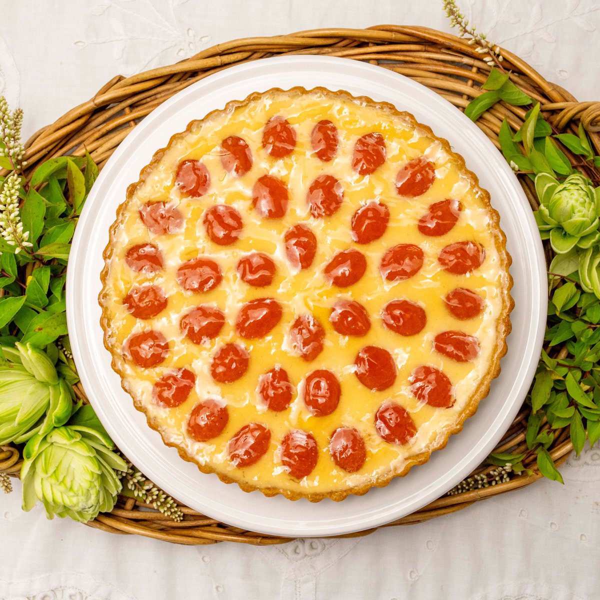 quilfaitbon1991's tweet photo. ／
6/1(日)より店舗限定🍅
平均糖度10度以上のトマトを使用した新作
「“OSMIC フルーツトマト10”のタルト」
＼

トマトペースト入りの生地に、まろやかな酸味を感じるクリームを流し込み、旨味のつまったトマトをたっぷりとのせて焼き上げました。

旬の味わいをぜひご堪能くださいね♪

#キルフェボン https://t.co/HIqw3MX8To