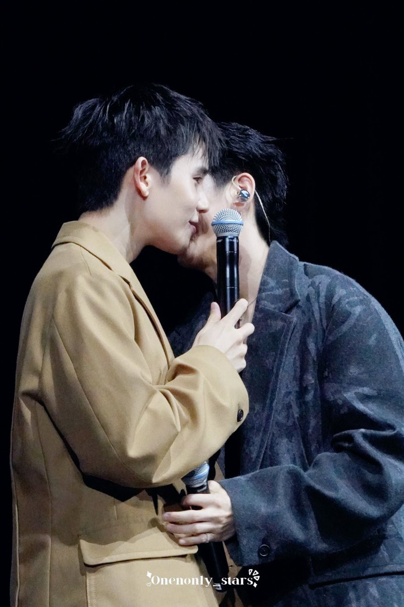 Too close to handle 🫣🤭

#JimmySea #jimmyyjp #sea_tawinan