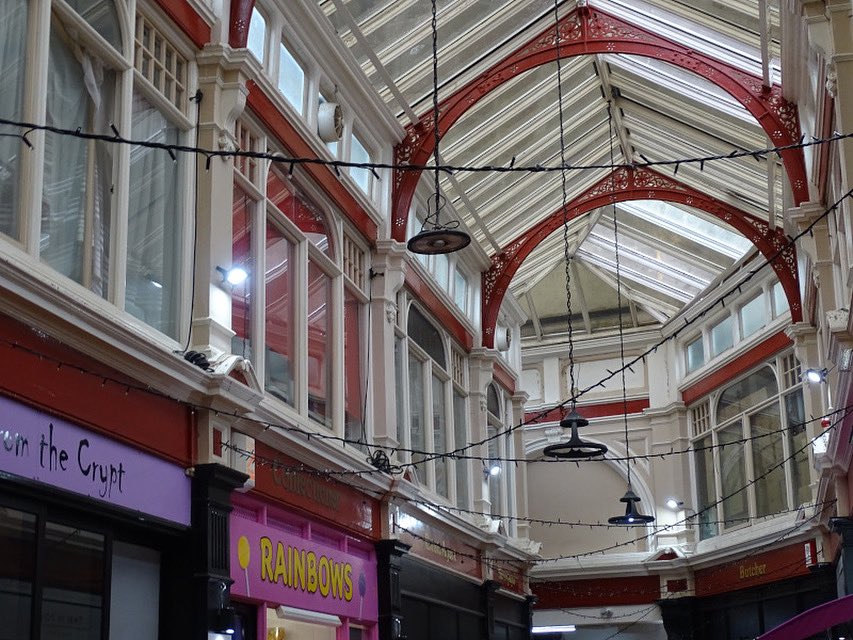Queens Arcade in Hastings- the last entry from a trip to the south coast earlier this year. The inventor of television was an early tenant here so lots of history. anarcadesproject.org/queens-arcade-…