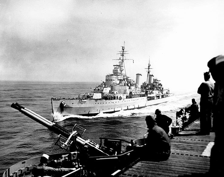 ちょうど73年前の今日、撮影された一枚📷 イギリス海軍の巡洋艦「HMS