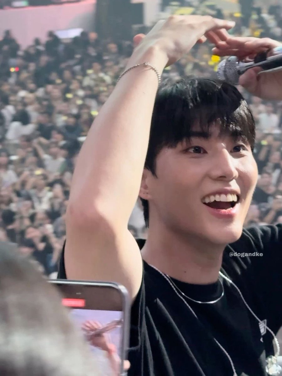 ylnodna's tweet image. 폰카 강영현이 이렇게 생긴게 진짜 개큰감동임