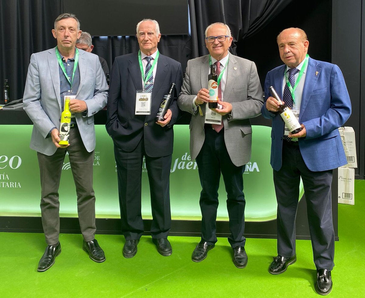 OleoRevista's tweet photo. #Certióleo impulsa la cohesión de las figuras de calidad del AOVE jiennense
#Expoliva, @DOSierraMagina, @DOSierraCazorla, DO Sierra Segura, @igpaceitedejaen
https://t.co/vBqKCl8zQX https://t.co/RsUfehQmY7