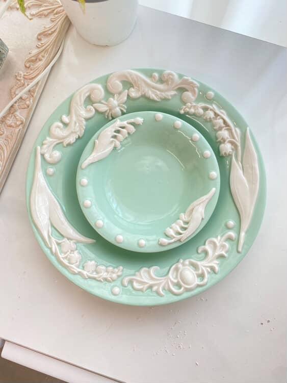 내가 만든 은방울꽃 접시도 
진짜 완성돼써