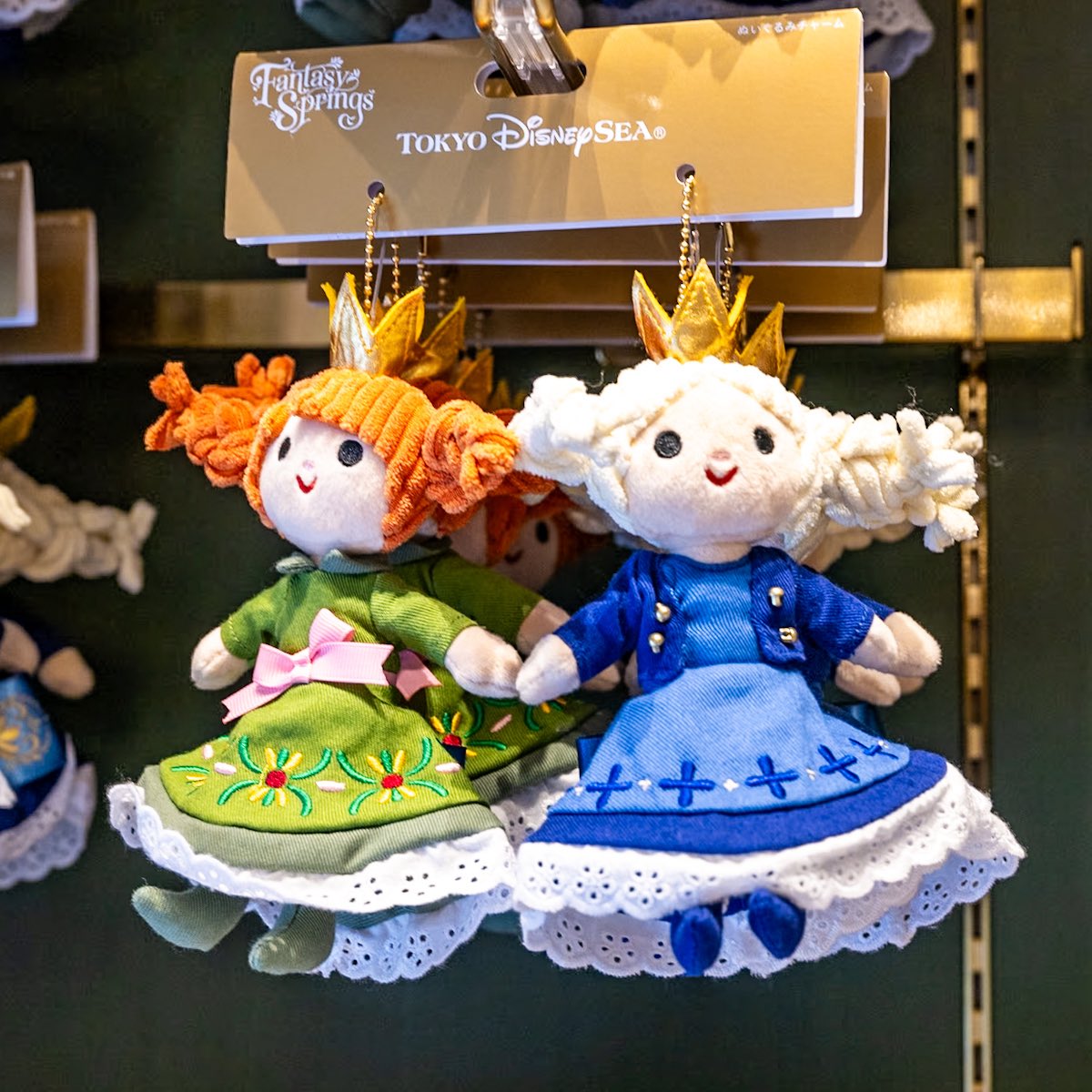 幼いアナとエルサが遊んでいたぬいぐるみデザイン！ 東京ディズニー