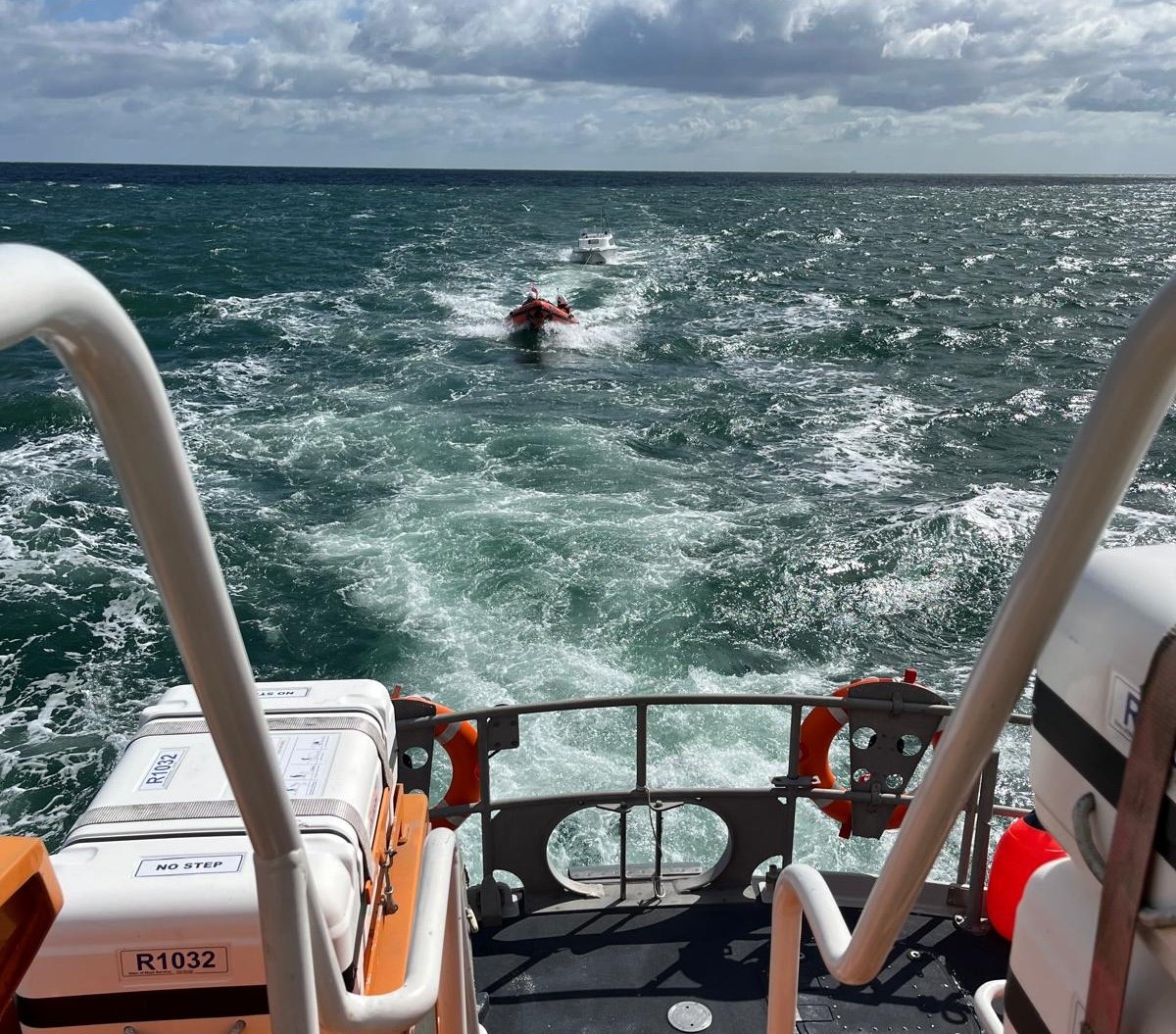 Howth RNLI Launches Two Lifeboats to Assist Angling Vessel in Distress rnli.org/news-and-media…