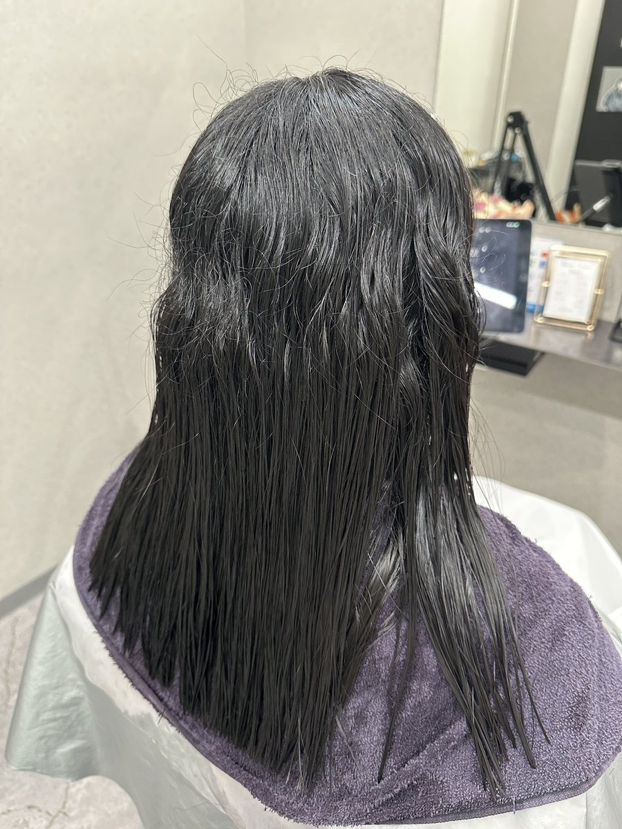 takuya_amakura's tweet photo. 【健康毛×強くうねるクセ】

強くうねるクセの方だと3〜6ヶ月の
ペースで縮毛矯正をさせて頂く事が
基本的には多いです✨

☑️うねり広がりが気になる
☑️毎日のアイロンする必要が出てきた
みたいになってきたら縮毛矯正しても
良いかなと思います🙆‍♂️

髪のご相談&amp;予約
↓↓↓
https://t.co/41JBTYbmx9 https://t.co/BnZgZmlyE7