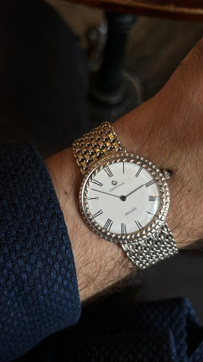 BelleMecanique_'s tweet image. La tendance des « montres bijoux » est notable depuis quelques temps et ce n’est pas pour me déplaire ✨☺️

Ici une superbe #Certina tout en argent de l’ami @petitehorloge