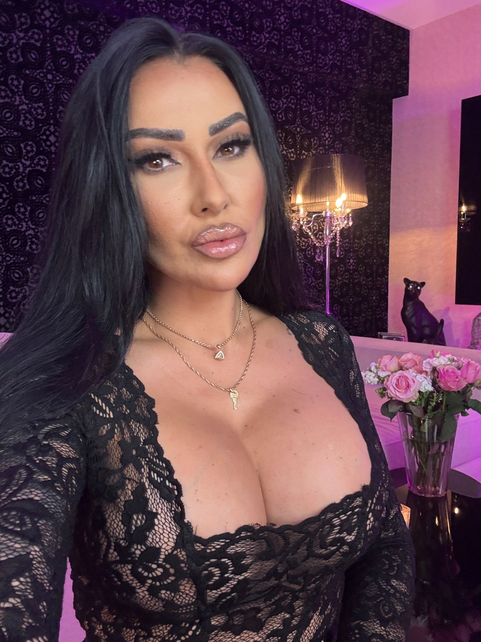 Mistress Kennya on X: Remember ⚠️if somebody contact you on any platform  telling you its Me, you will be scammed!!!⚠️ t.coOtbpaKzFa5 Will  keep you informed with my real acounts❗️ The only platforms