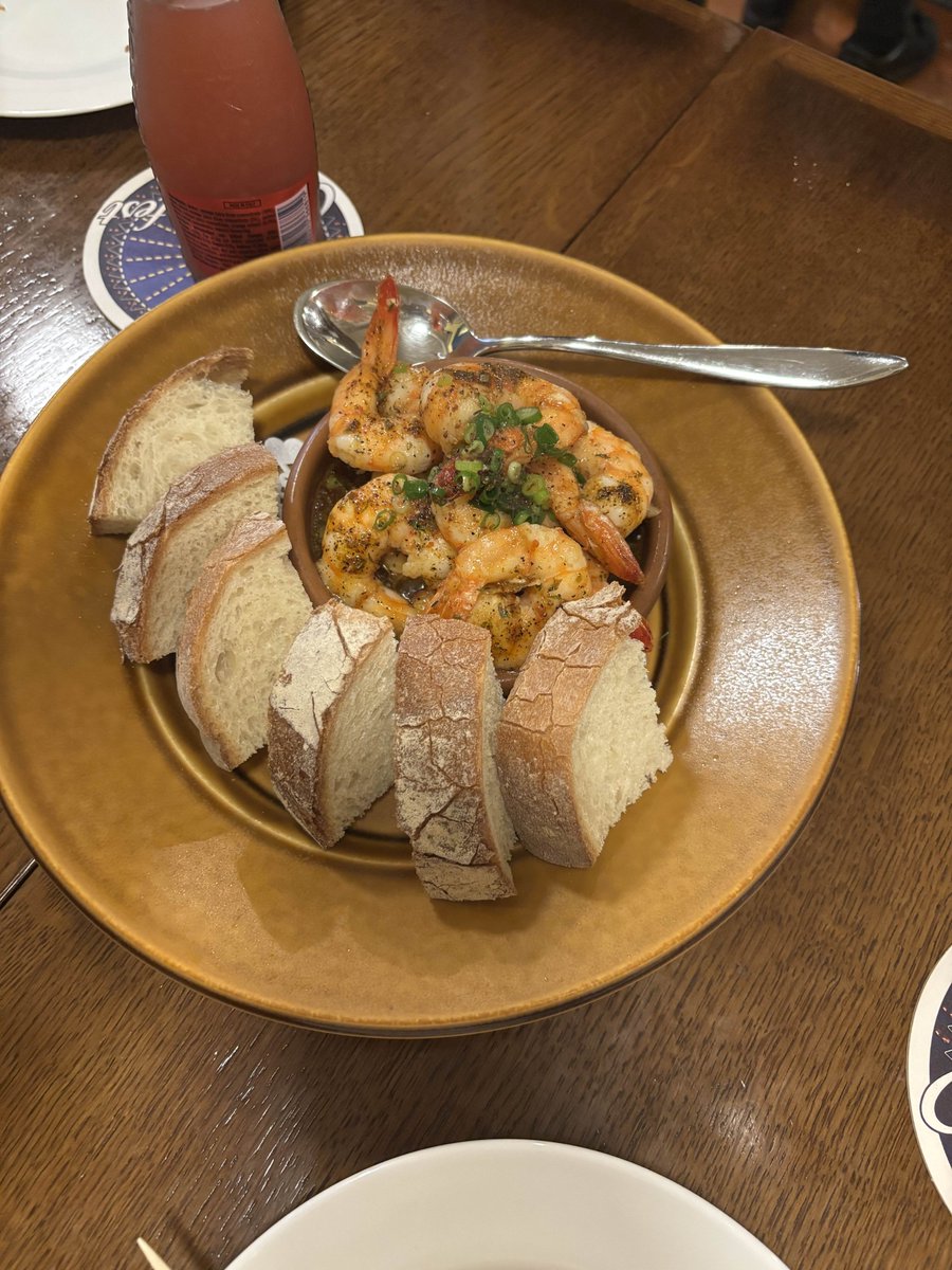 dive_el's tweet photo. 愛知・赤池でユナイトのティーチング！ 
帰りに映画館でテンション最高潮、だいまんさんがまさかの“トランスフォーム”!?  
そして訪れたのは、五感で味わう食のステージ。 
だし茶漬けに心を癒され、アヒージョの海老に魂を持っていかれた夜。 
エンタメも、グルメも、全部が記憶に残る。  

#えるだいぶぐるめ