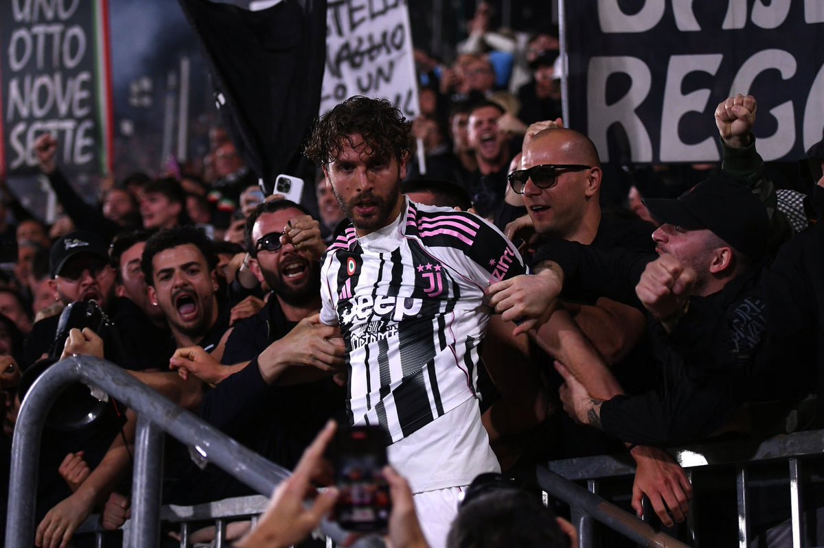 HardJuvePics's tweet photo. https://t.co/okwam457KX