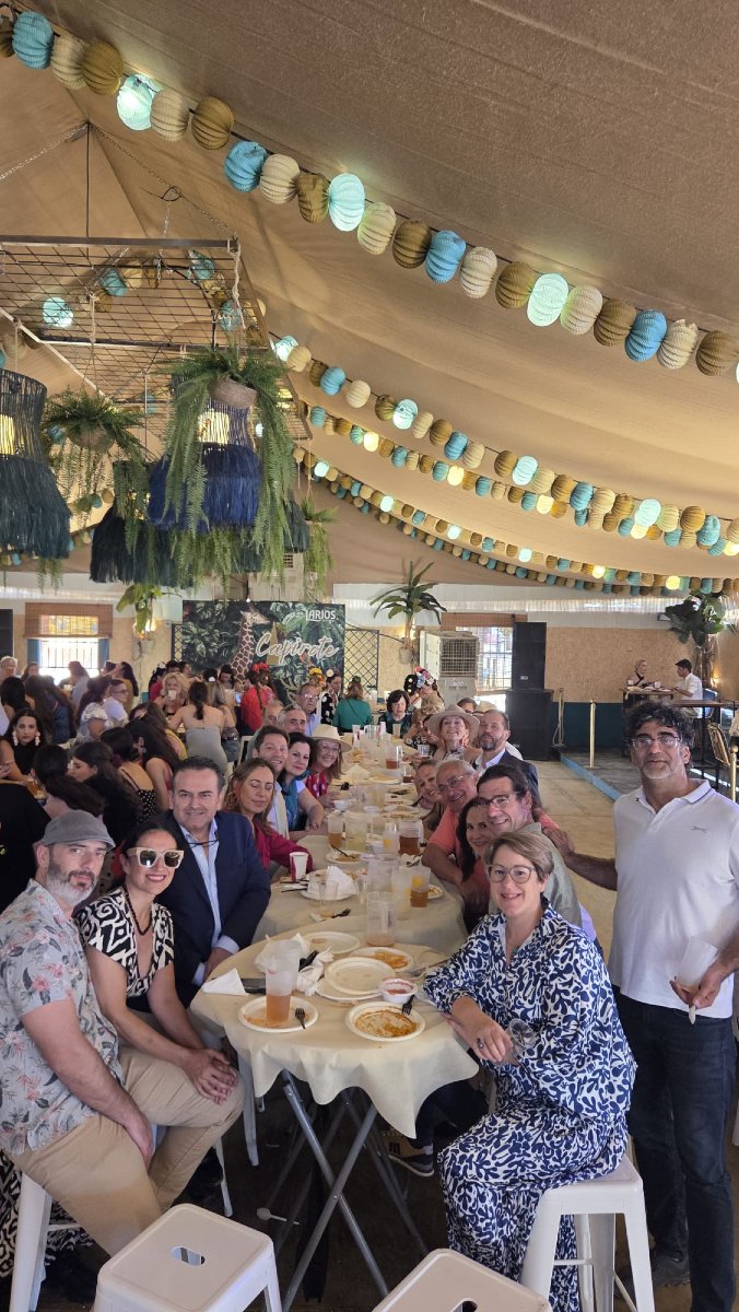 Emcotur's tweet image. Ayer celebramos una entrañable comida con parte de los asociados de @Emcotur - @TierrasCordoba, en plena #FeriaDeCórdoba.
Un encuentro para seguir fortaleciendo lazos y disfrutar de nuestras tradiciones.
¡Gracias a todos los que compartieron este momento!