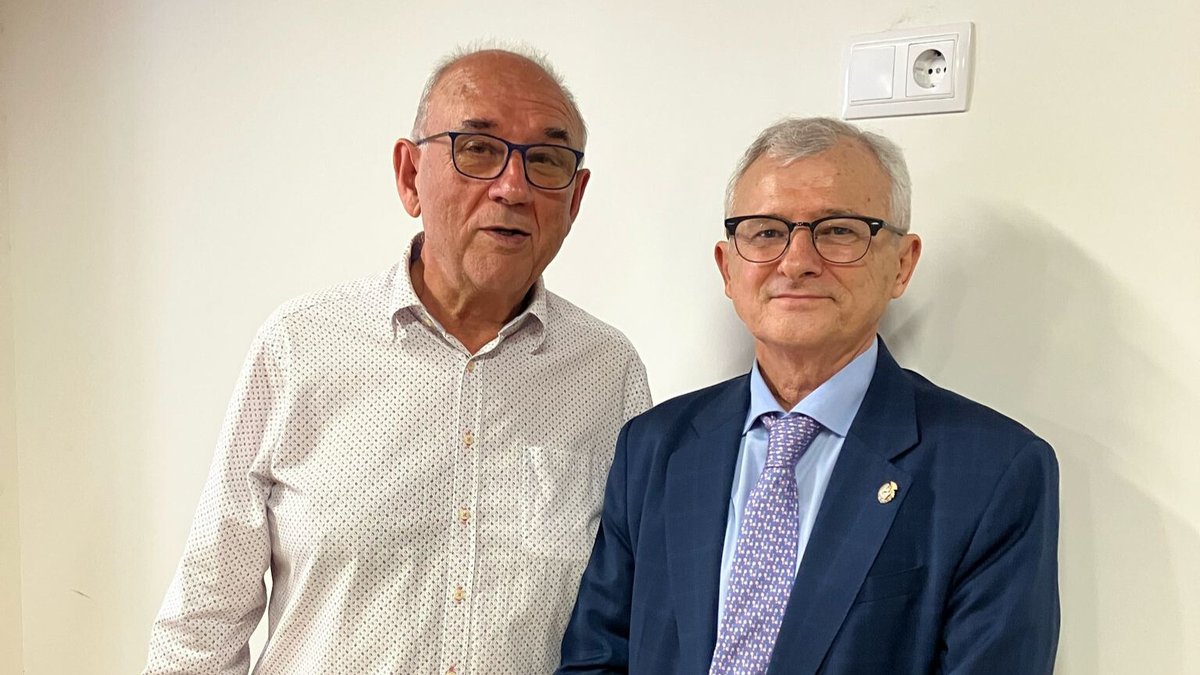 Tomás Merina (@icomemparatodos) on Twitter photo 🏛️ Ayer estuvimos la toma de posesión de <a href="/RaulCalvoRico/">Raul Calvo Rico</a> como presidente del Colegio de Médicos de Toledo
🍀 Le deseamos la mejor de las suertes a él y a todo su equipo
🩺 Necesitamos una profesión fuerte, unida, y con una voz firme para afrontar los retos de futuro 🏛️ Ayer estuvimos la toma de posesión de <a href="/RaulCalvoRico/">Raul Calvo Rico</a> como presidente del Colegio de Médicos de Toledo
🍀 Le deseamos la mejor de las suertes a él y a todo su equipo
🩺 Necesitamos una profesión fuerte, unida, y con una voz firme para afrontar los retos de futuro
