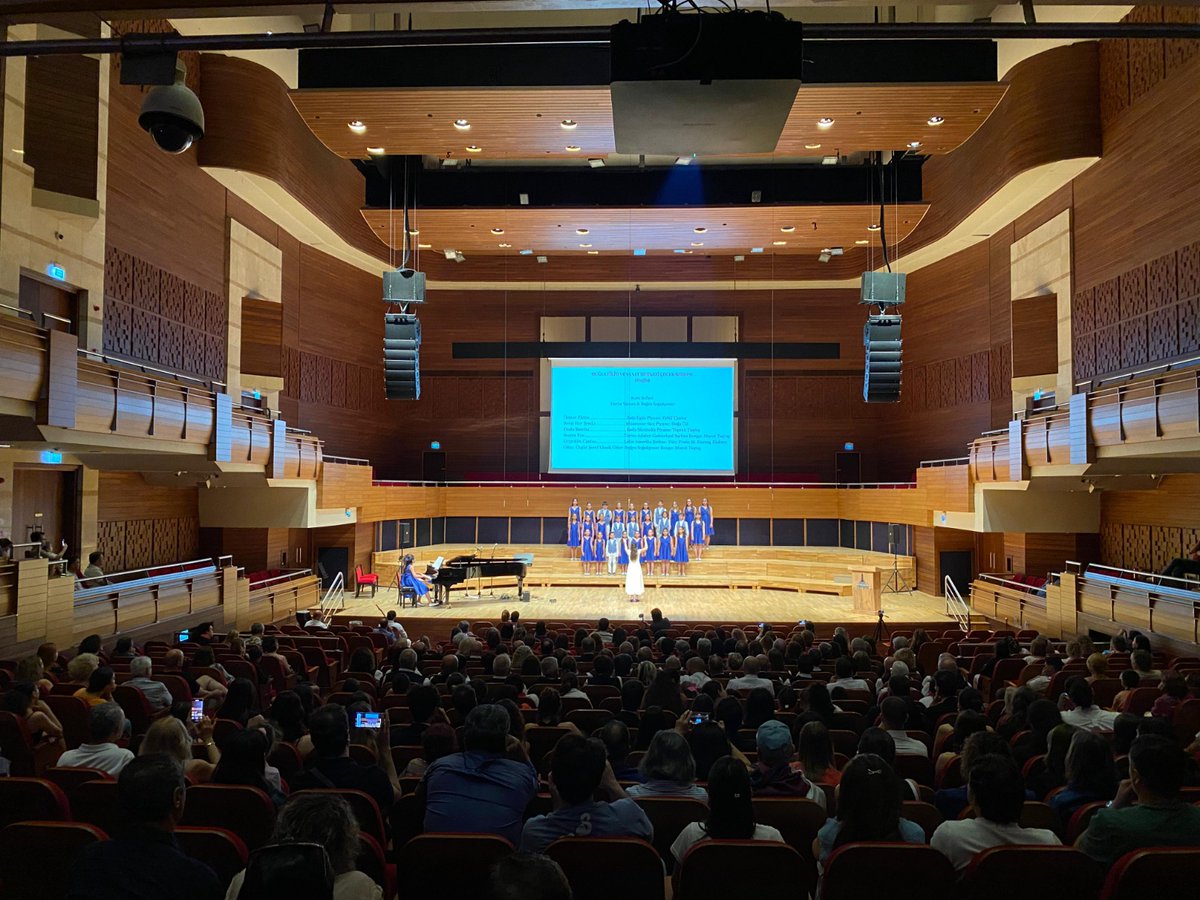 MuglaBilsem's tweet photo. Çocuk Koromuz İzmir Uluslararası Çoksesli Korolar Festivali'nde
 
Öğretmenlerimiz Derya YAMAN ve Buğra SOĞUKPINAR tarafından çalıştırılan Merkezimiz Çocuk Korosu İzmir Uluslararası Çoksesli Korolar Şenliğine katılıp şenlikten "Çalgı Eşlikli Yapıt Yorumlama" ödülü ile döndüler👏 https://t.co/QVtBSvWT8V
