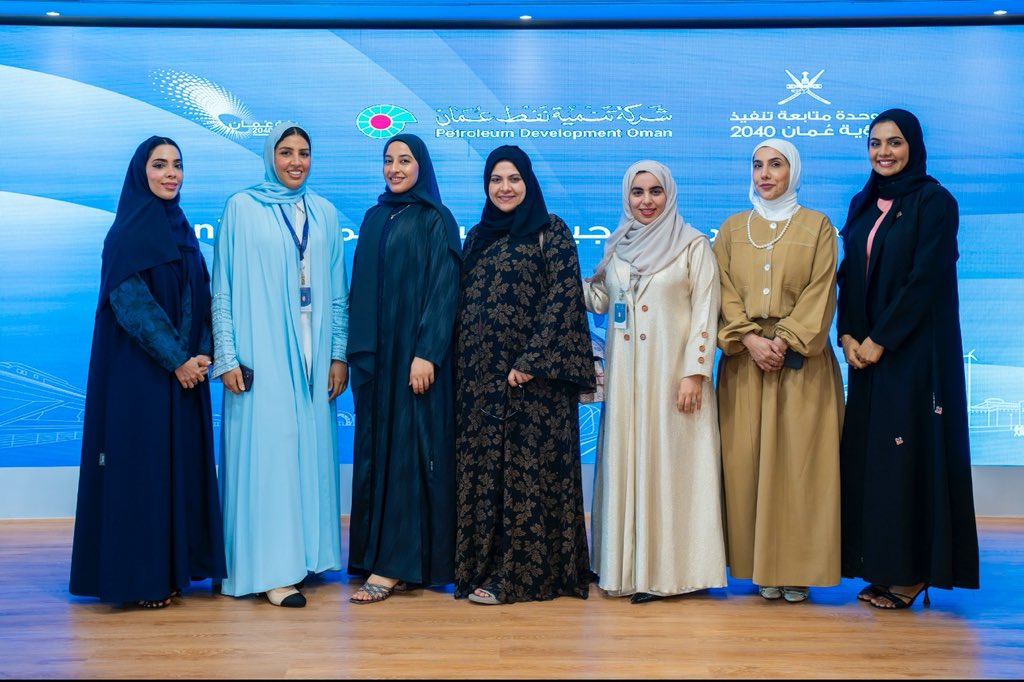FirstLadyOman's tweet photo. ادارة التحسين وجودة المؤسسات الحكومية هدف هام جدا للرفع من كفاءة هذه المؤسسات .. تكريم مدربي منهجية ادارة التحسين المستمر (ليين) https://t.co/kvElp2Ss7s