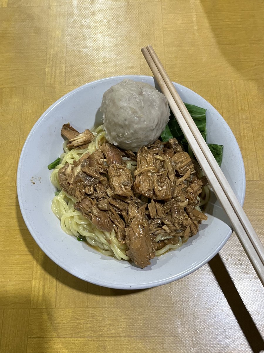 Wong lanang ora bercerita
Tapi ingpokan mie ayam sekitar kita~

Spill foto mie ayam seng eneng neng galerimu lurr...