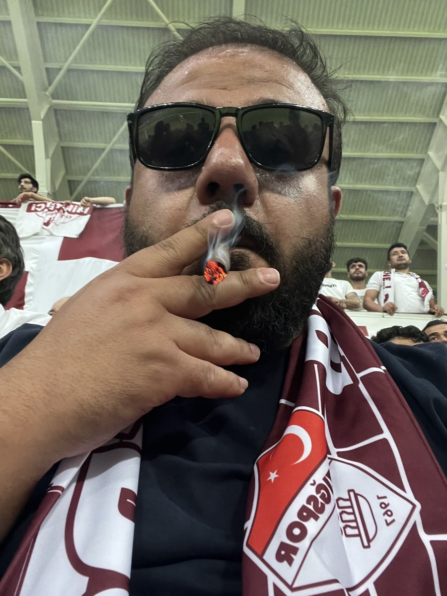 #ElazığsporKapatılsın hashtag’ın Elazığlılar olarak takma şeklimiz 😂😂 hoşt lan hadi öte tarafta oynayın topunuzu kestirmeyin 😂😂 #Elazığspor