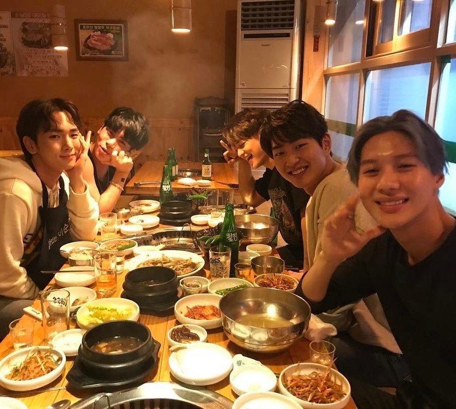 Zolshinee2min_5's tweet photo. ❤️❤️🍻❤️🍻❤️❤️ https://t.co/EjlHZp82U1