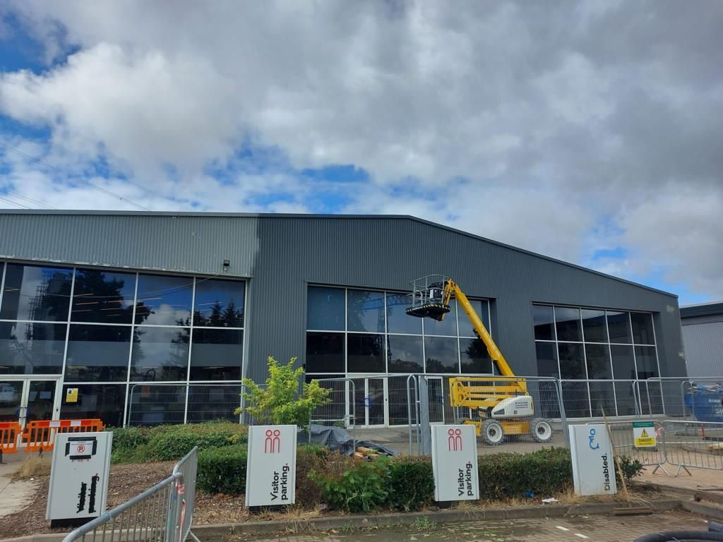 paintspraying's tweet image. Back from the bank holiday — fully recharged and hitting the ground running 🚀

📞 Get in touch with our team today to discuss your site requirements: 0800 987 5886
🌐 acscoatings.co.uk

#ACSCoatings #CladdingRepair #OnSiteSpraying #RAL7016 #CutEdgeTreatment