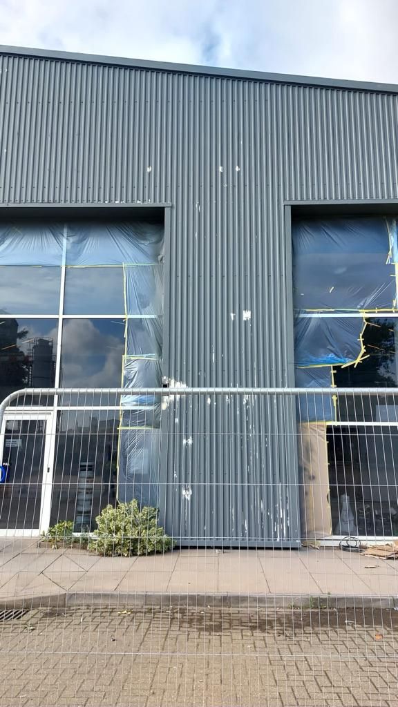 paintspraying's tweet image. Back from the bank holiday — fully recharged and hitting the ground running 🚀

📞 Get in touch with our team today to discuss your site requirements: 0800 987 5886
🌐 acscoatings.co.uk

#ACSCoatings #CladdingRepair #OnSiteSpraying #RAL7016 #CutEdgeTreatment