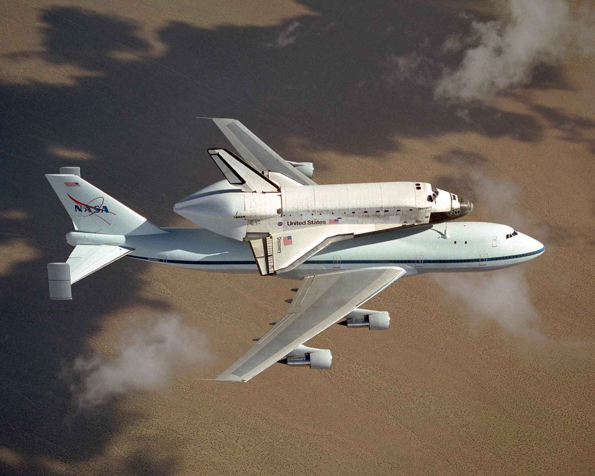 // A nap képe //
A Discovery űrsikló, valamint a NASA speciálisan átalakított Boeing 747-es repülőgépe egy 2005-ös felvételen.
📸: NASA
