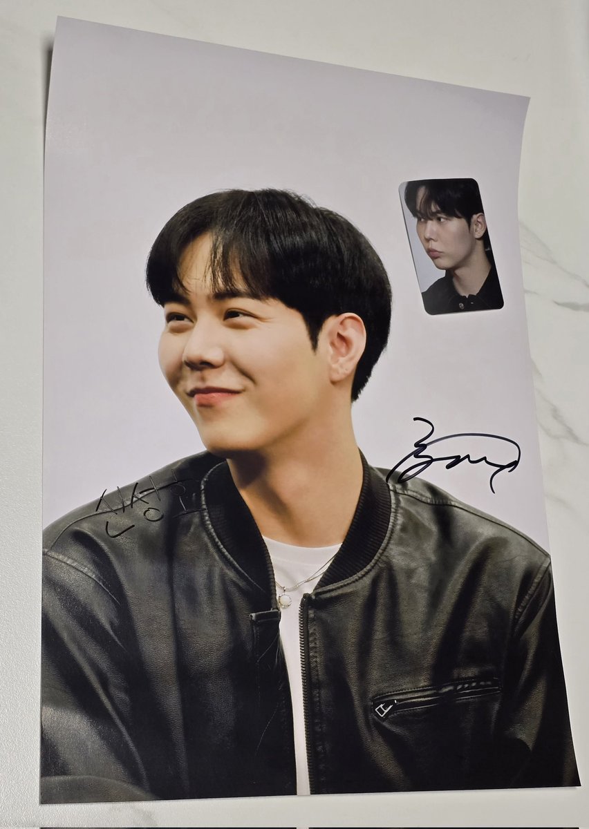 후기이벤트당첨으로 받은 포스터&amp;포카❤️
흐규흐규흐규 너무예뻐요 흐규흐규흐규🥹❤️
감사합니다 잘생긴준성이덕에 퇴근후 힐링했어요❤️