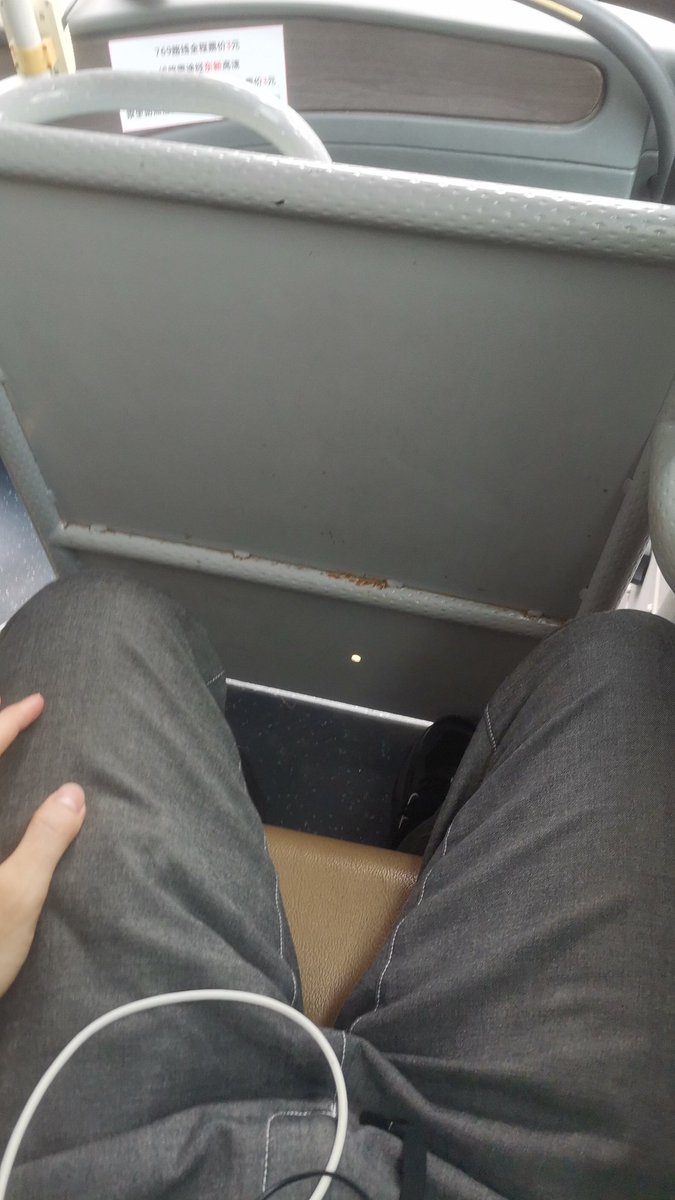 画画画到一半收到消息，我的妈妈住院了，立马买了今天的车票赶回去中......