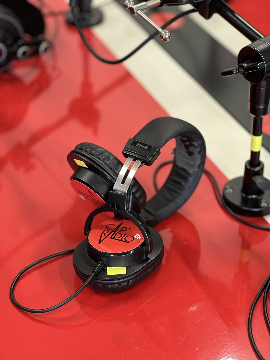 AcademieNice's tweet image. 🎙️Les élus du #CAVL ont été formés à Cap Radio pour devenir nos reporters officiels lors de l’#UNOC2025 ! Une belle aventure journalistique débute pour eux, au service de l’océan et de l’engagement lycéen 🌊📻
@CavlNice @DavlNice @clemi_nice
